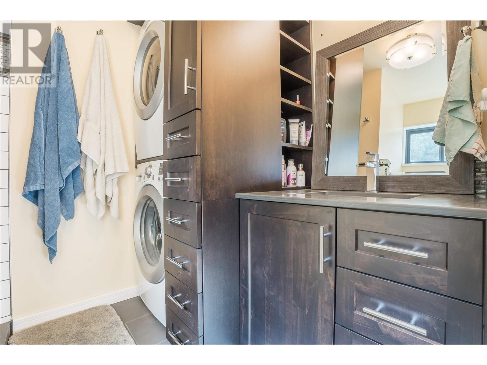 19279 Lakeshore Drive N Property Photo 10