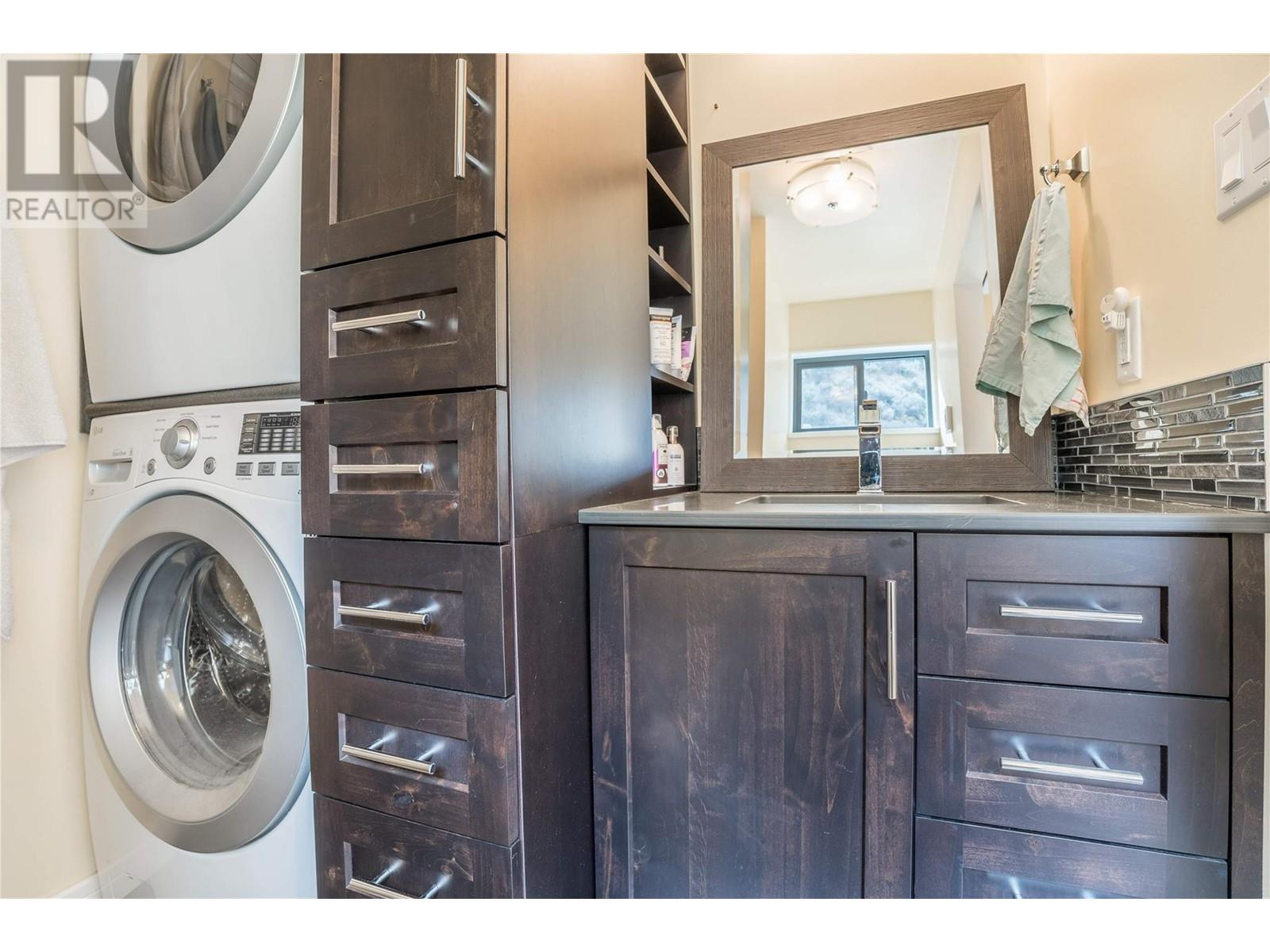 19279 Lakeshore Drive N Property Photo 12