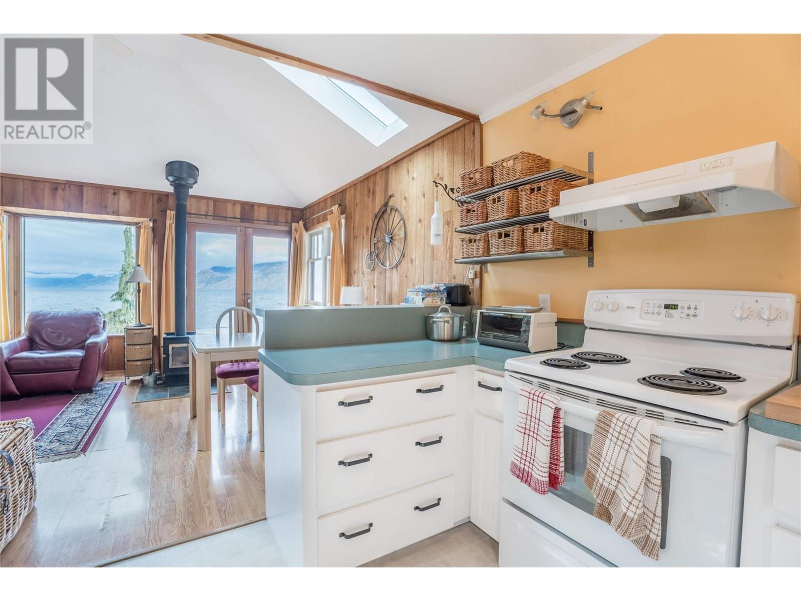 19279 Lakeshore Drive N Property Photo 14