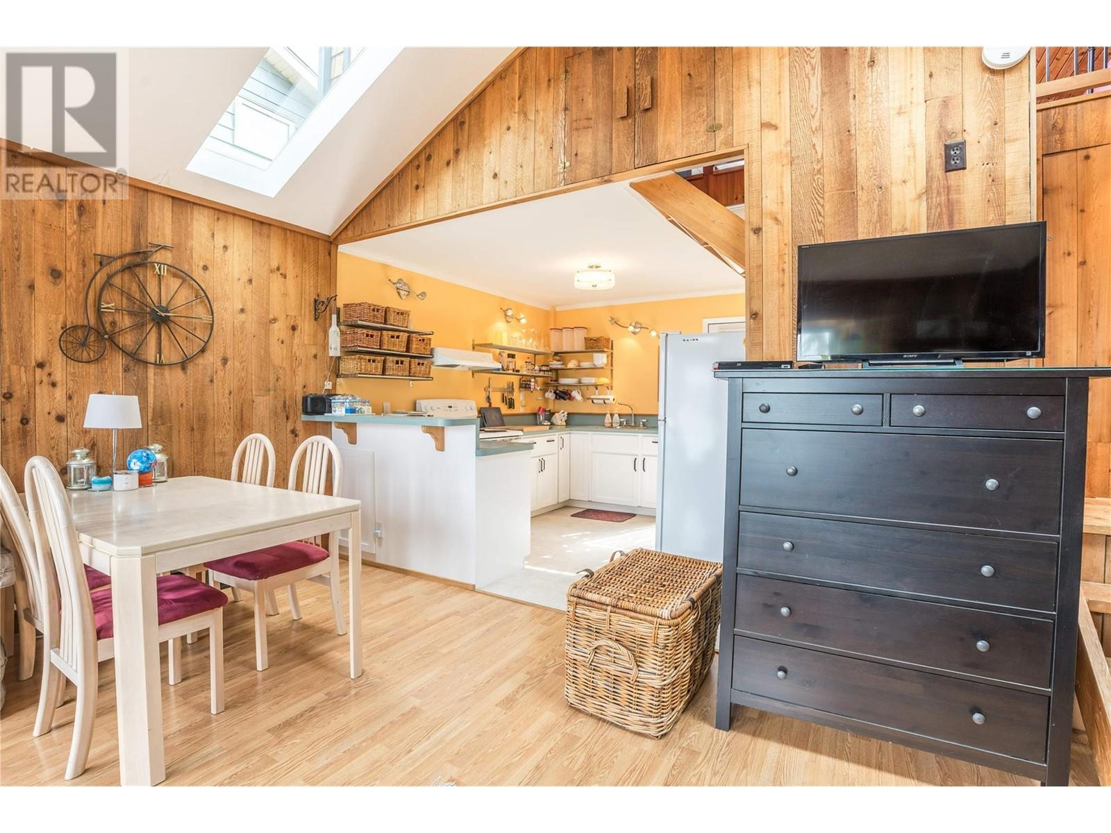 19279 Lakeshore Drive N Property Photo 17