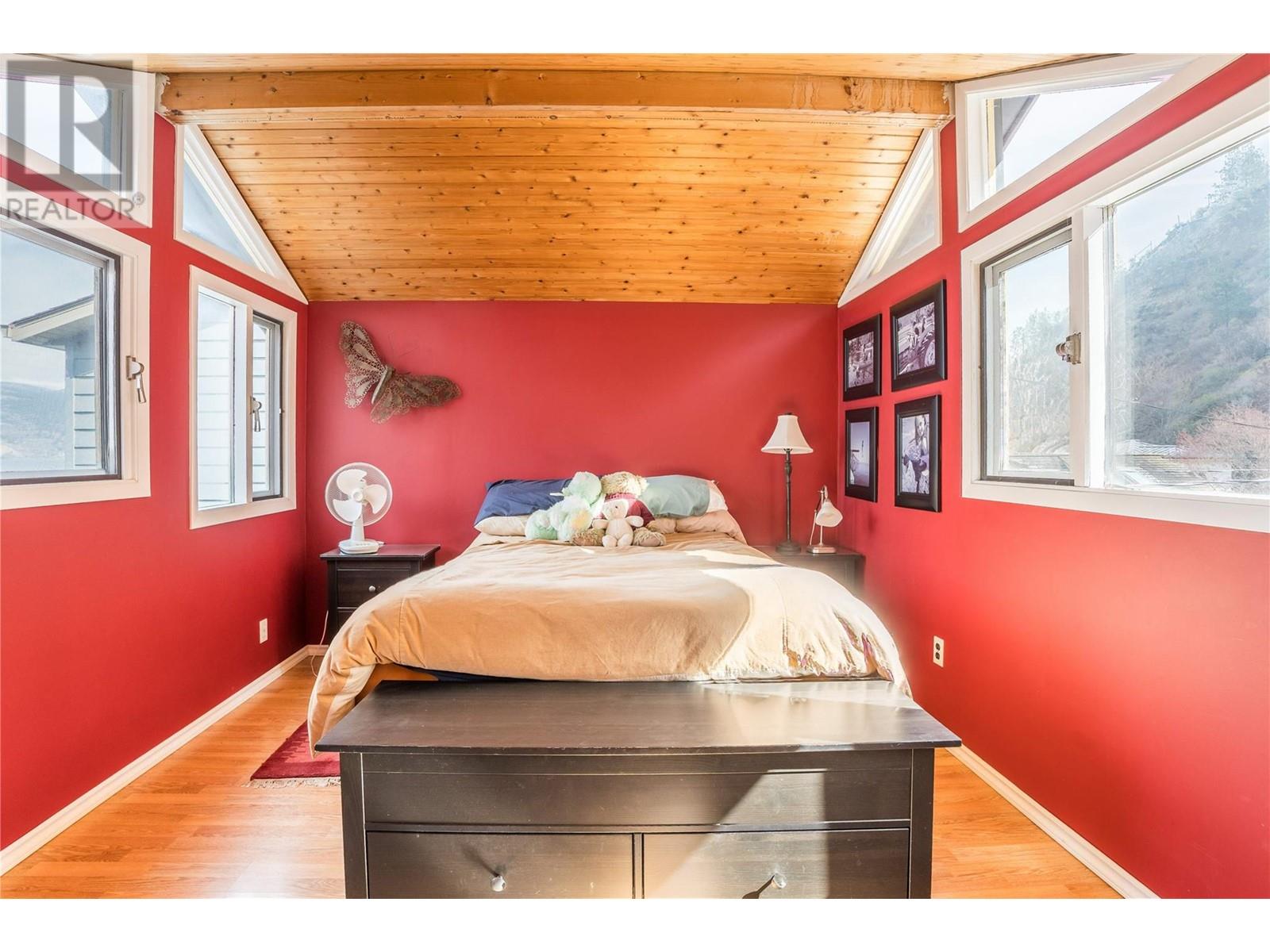 19279 Lakeshore Drive N Property Photo 24