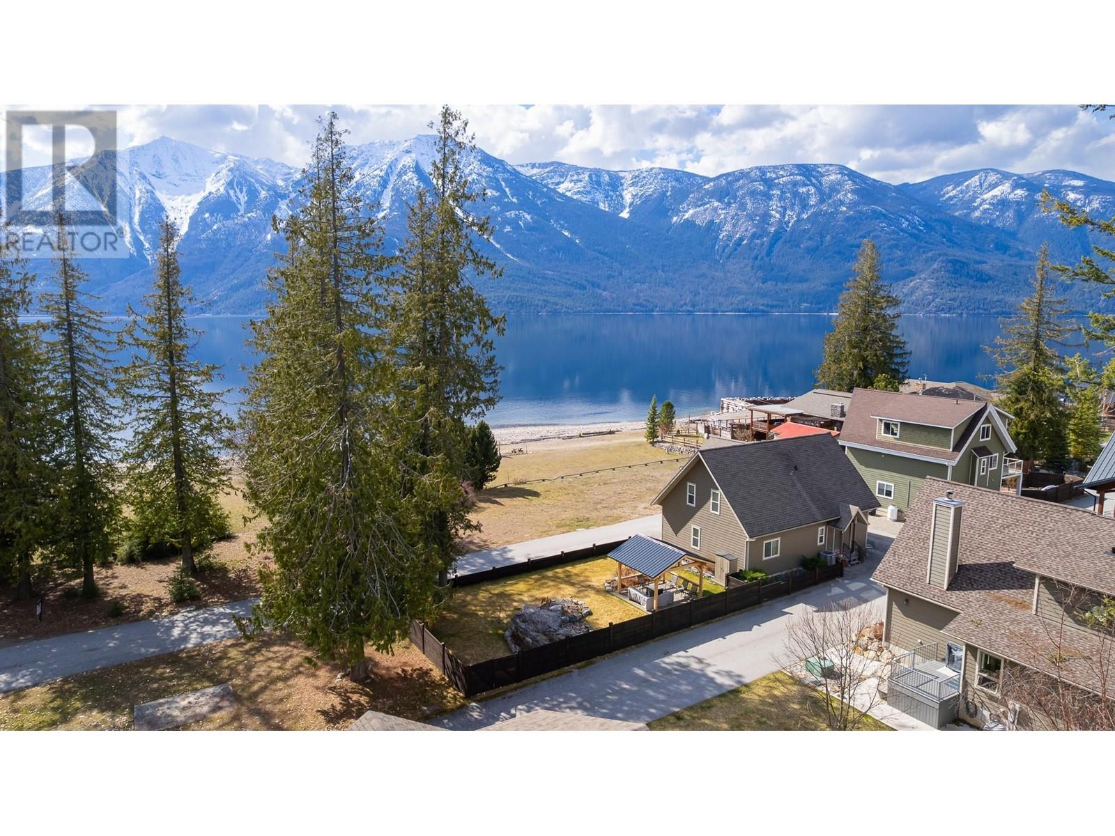13484 & 13486 Lakeshore Drive Property Photo 1