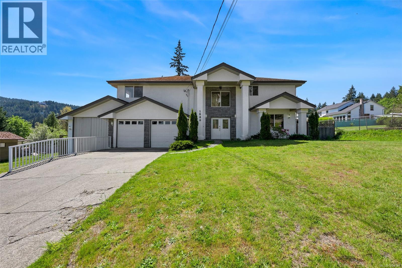 1580 Babine Rd Property Photo 1