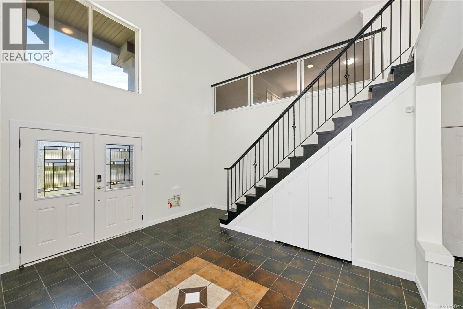 1580 Babine Rd Property Photo 3
