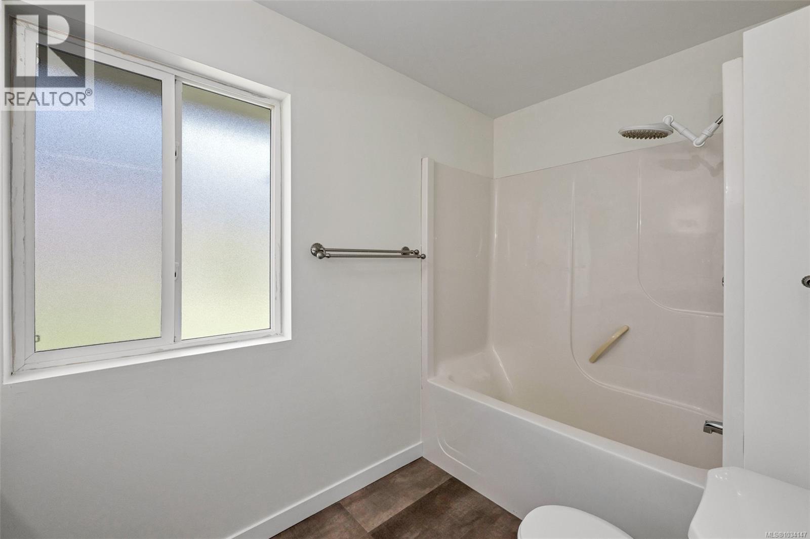1580 Babine Rd Property Photo 11