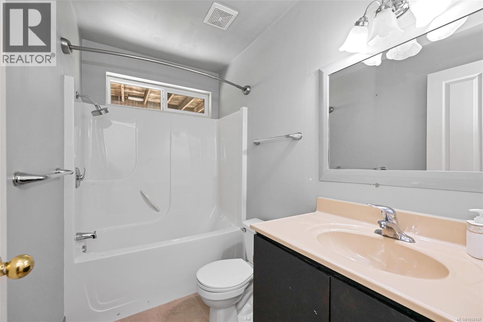 1580 Babine Rd Property Photo 19