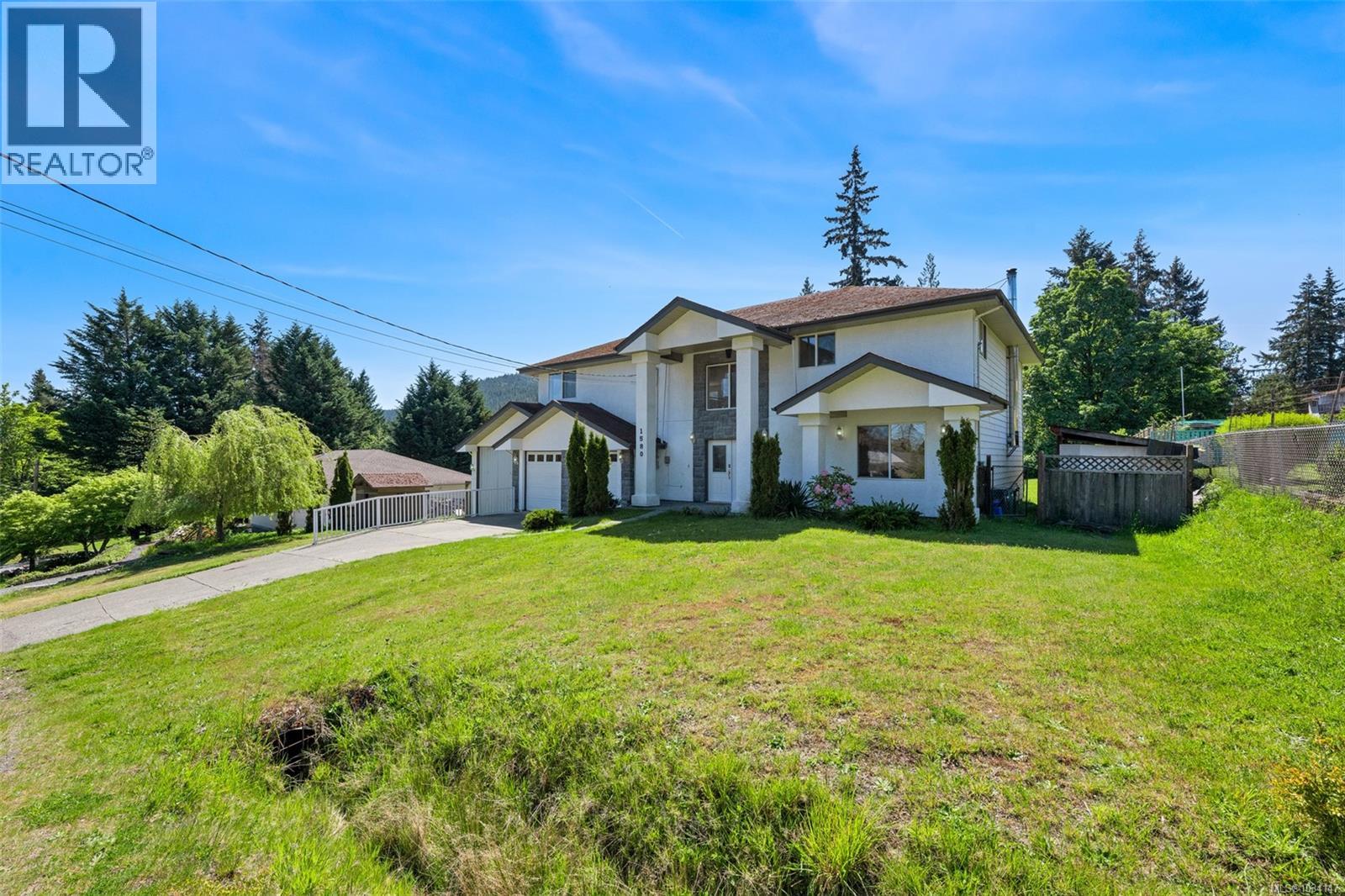 1580 Babine Rd Property Photo 25