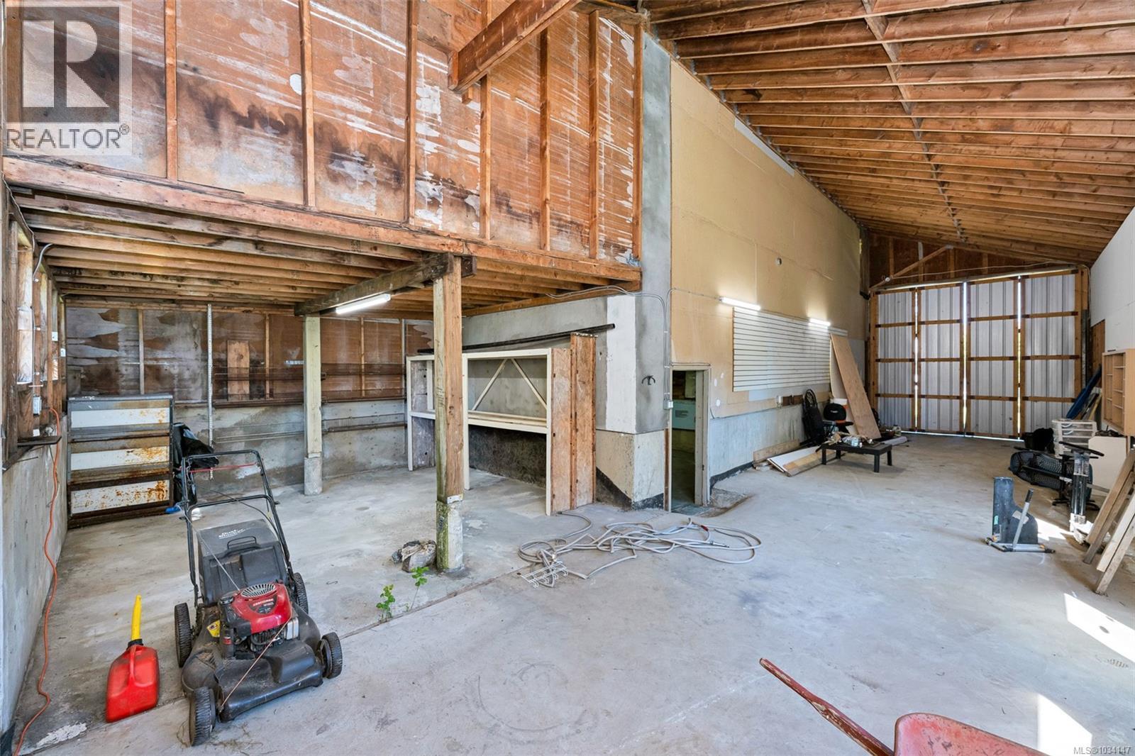 1580 Babine Rd Property Photo 29