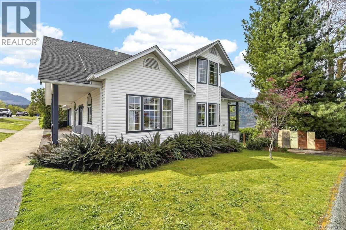 2880 1st Ave Property Photo 1