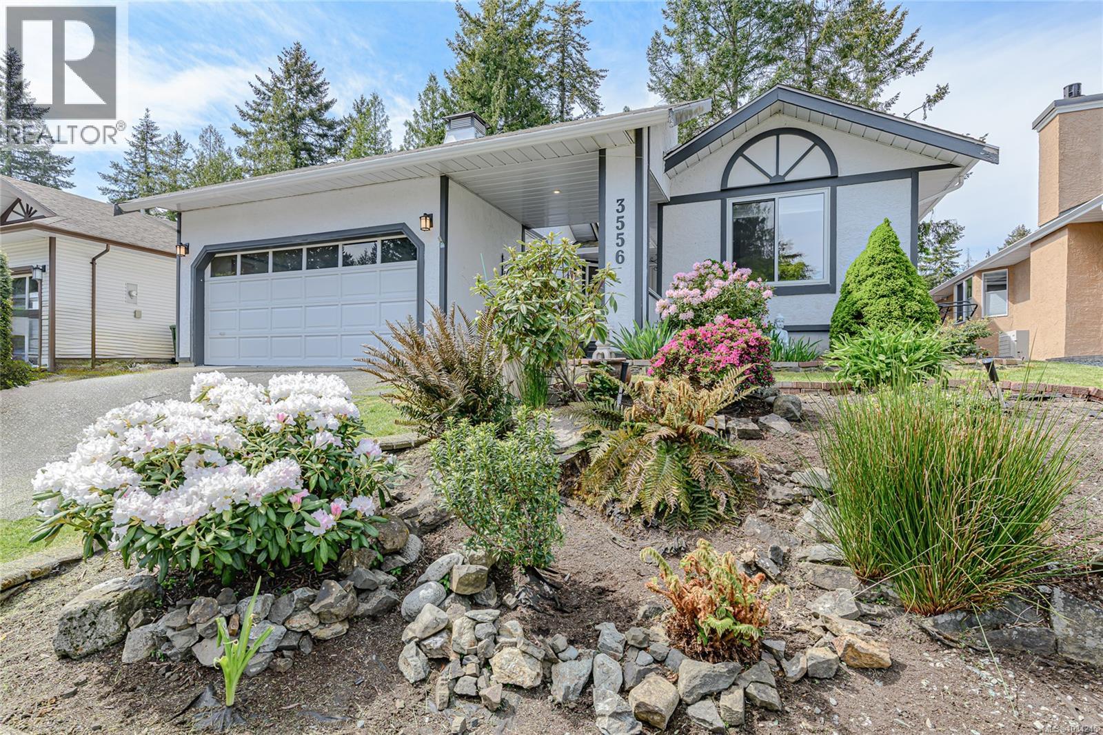 3556 Arbutus Dr S Property Photo 2