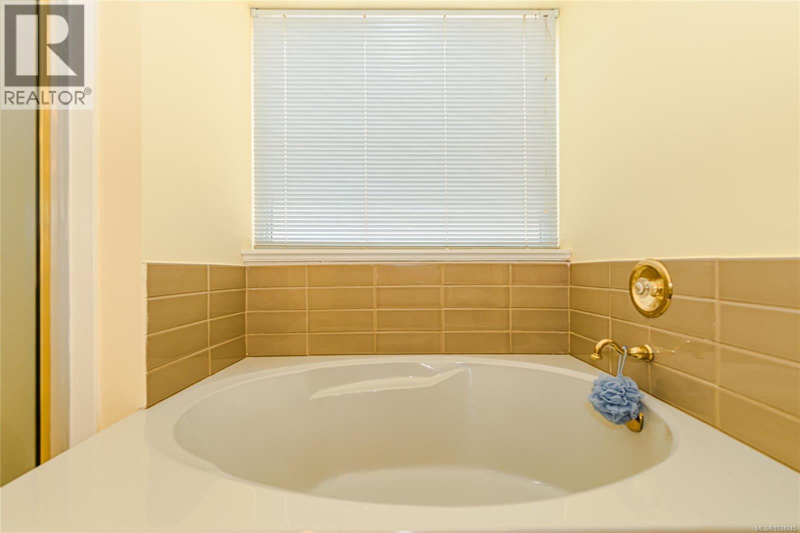 3556 Arbutus Dr S Property Photo 21