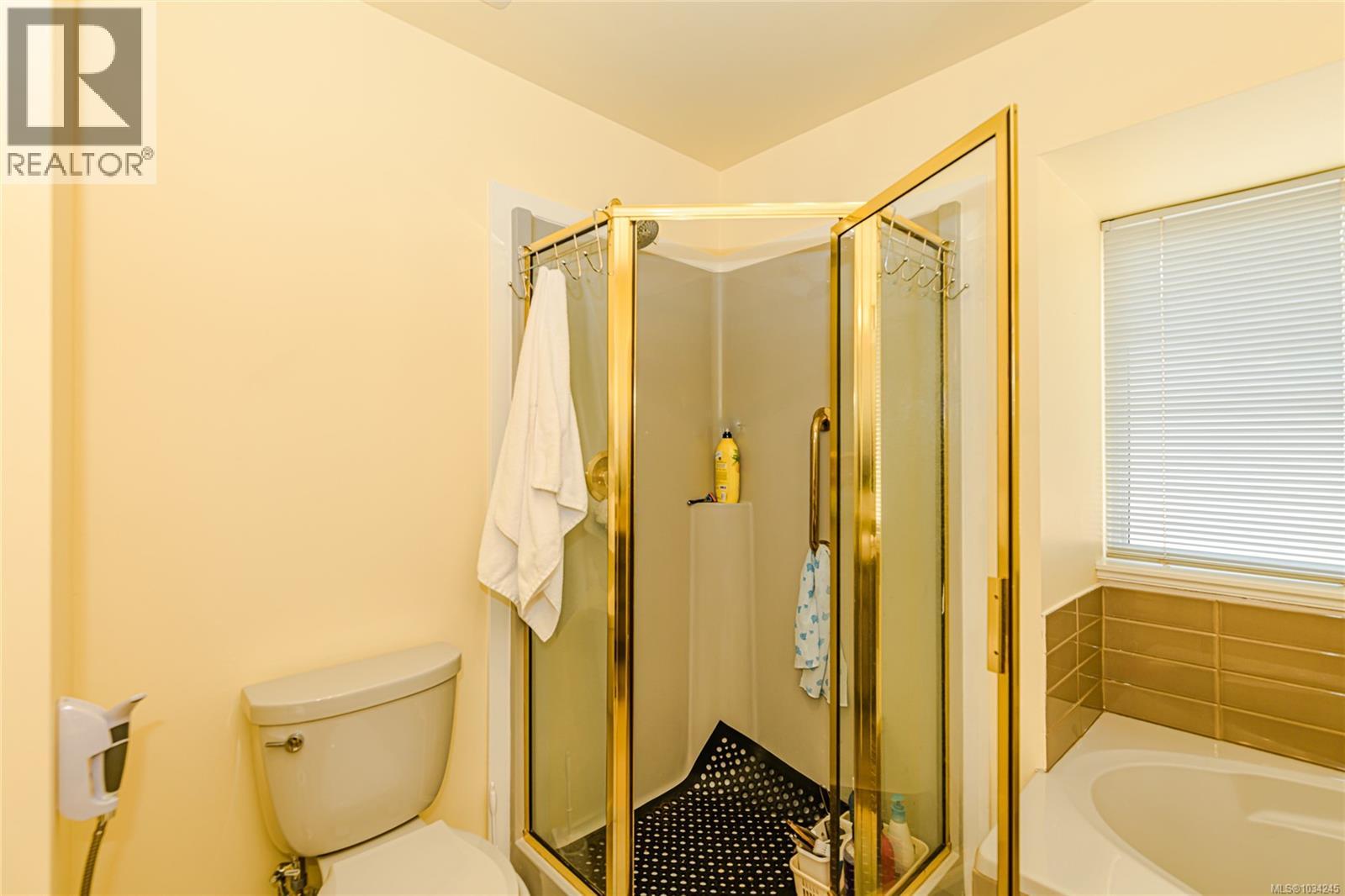 3556 Arbutus Dr S Property Photo 22