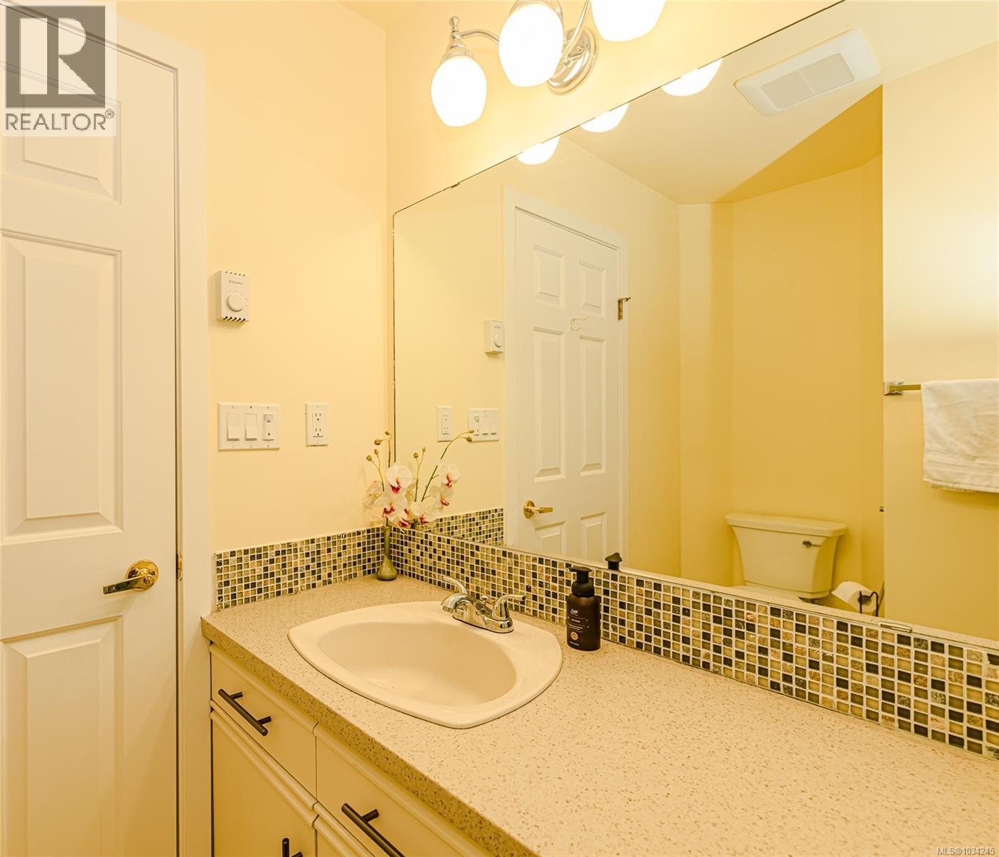 3556 Arbutus Dr S Property Photo 25