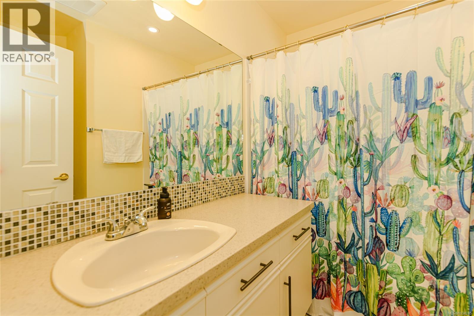 3556 Arbutus Dr S Property Photo 26