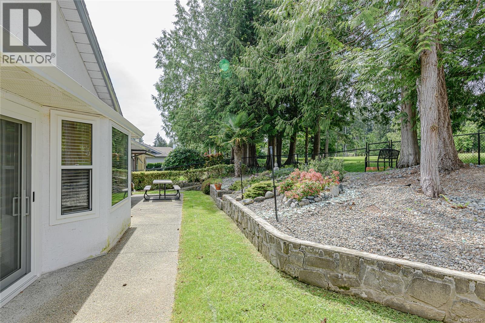 3556 Arbutus Dr S Property Photo 39