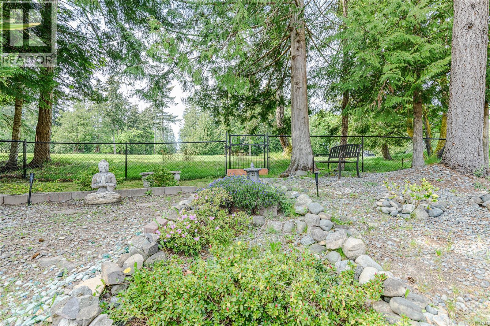 3556 Arbutus Dr S Property Photo 42