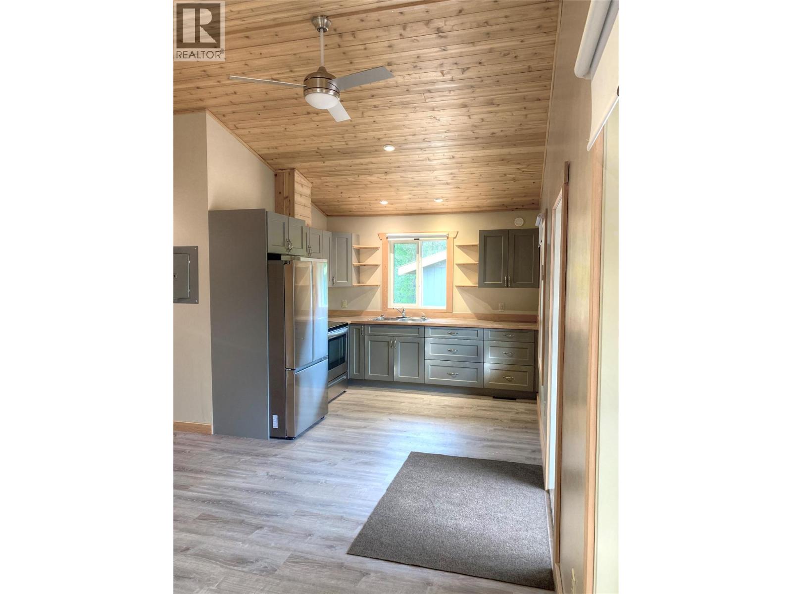 5541 Ducksway Road Property Photo 3