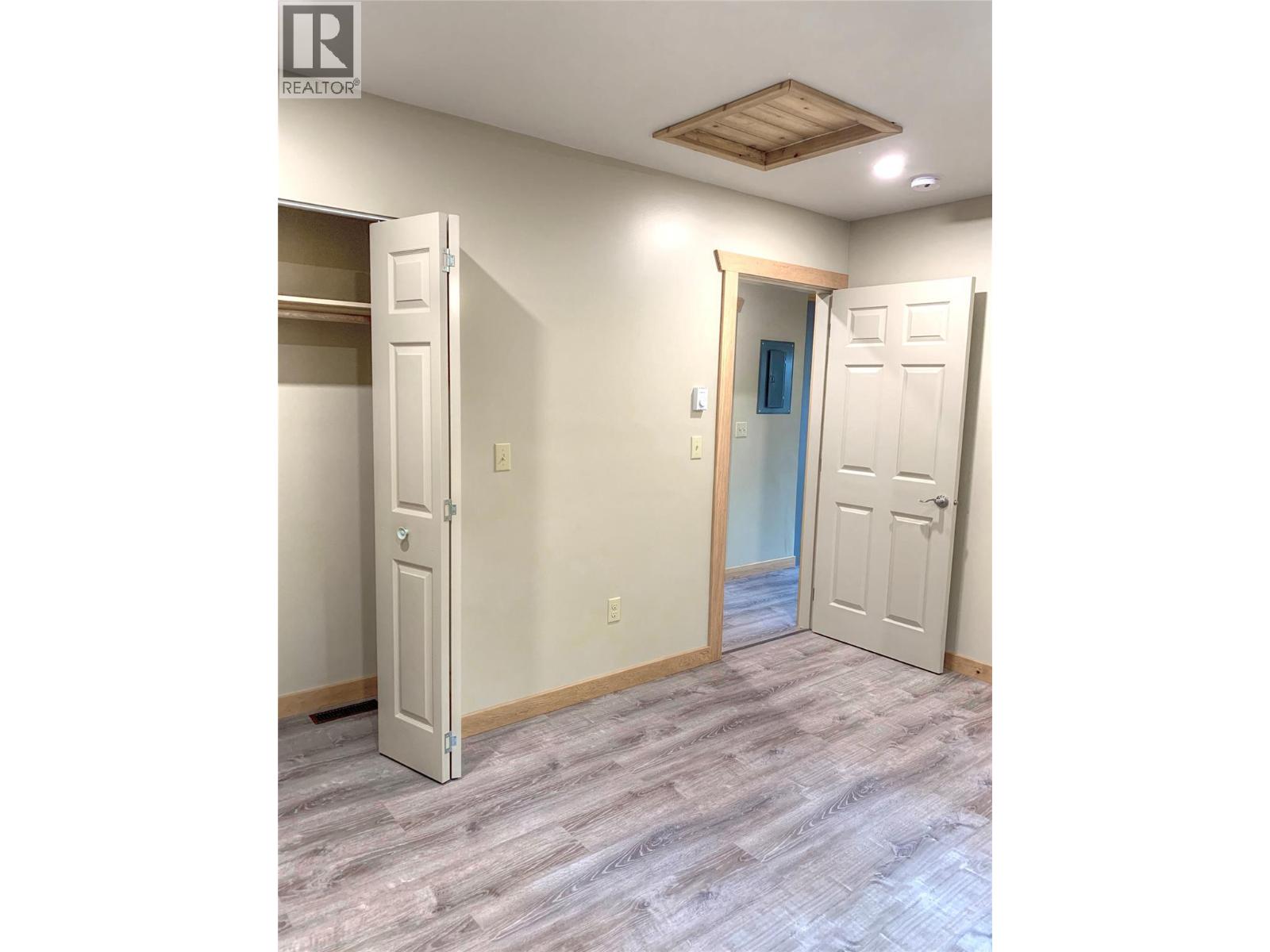 5541 Ducksway Road Property Photo 6