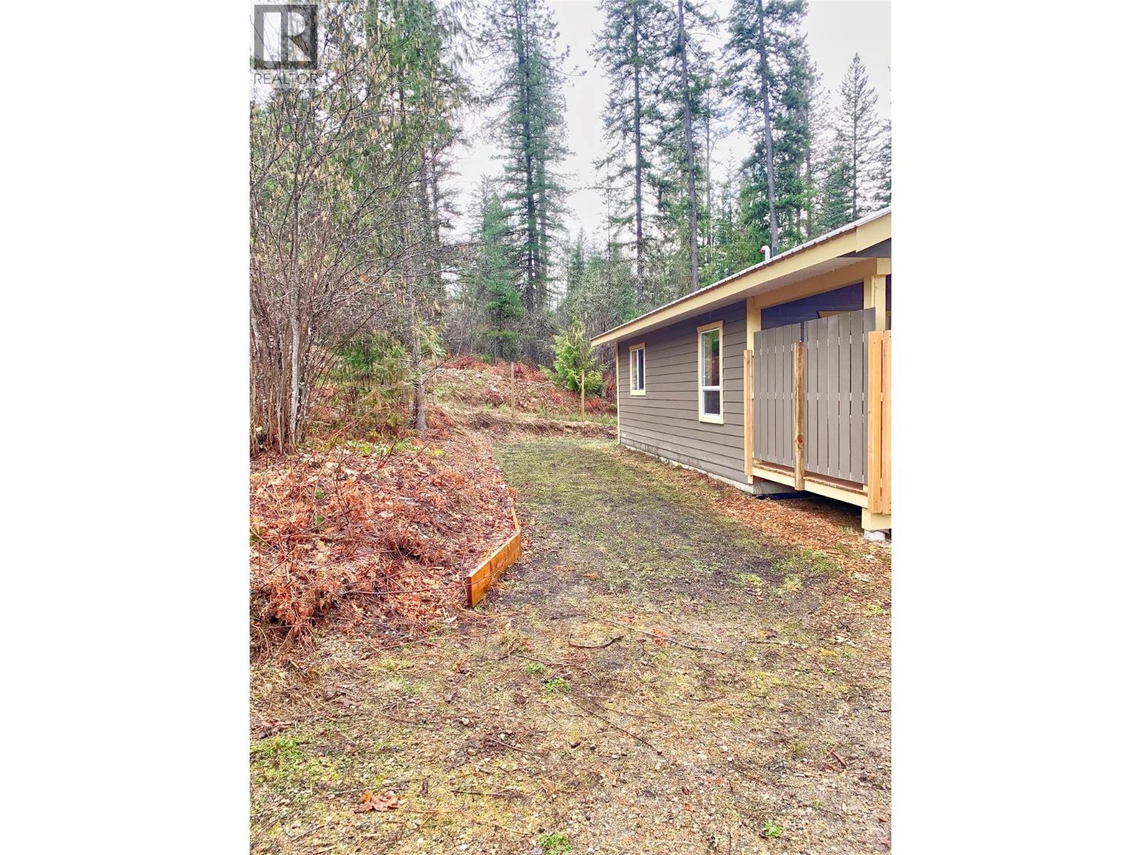 5541 Ducksway Road Property Photo 9