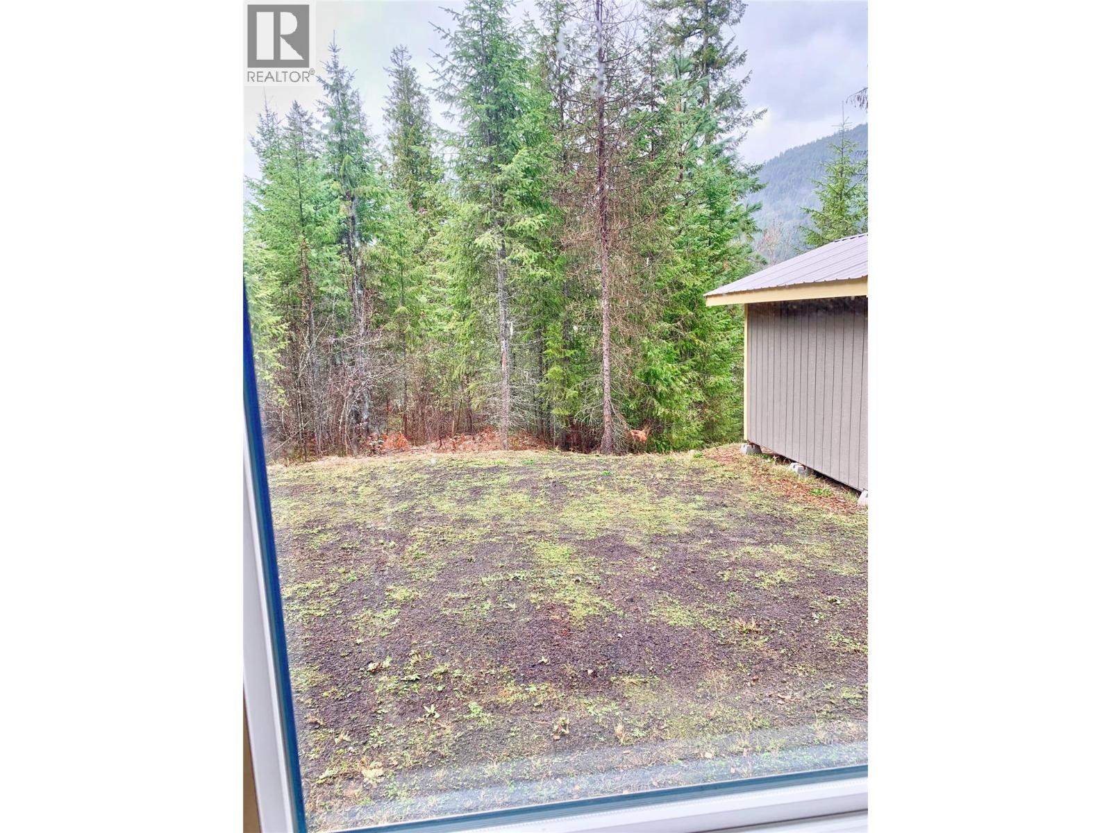 5541 Ducksway Road Property Photo 11