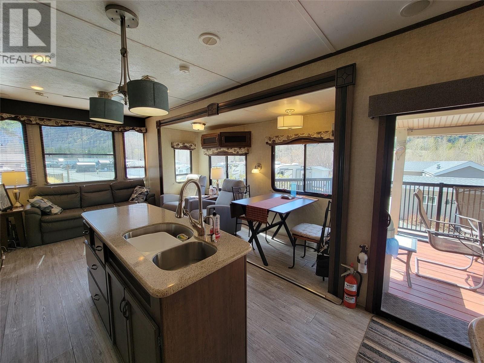 4354 Highway 3 Unit# 13 Property Photo 8