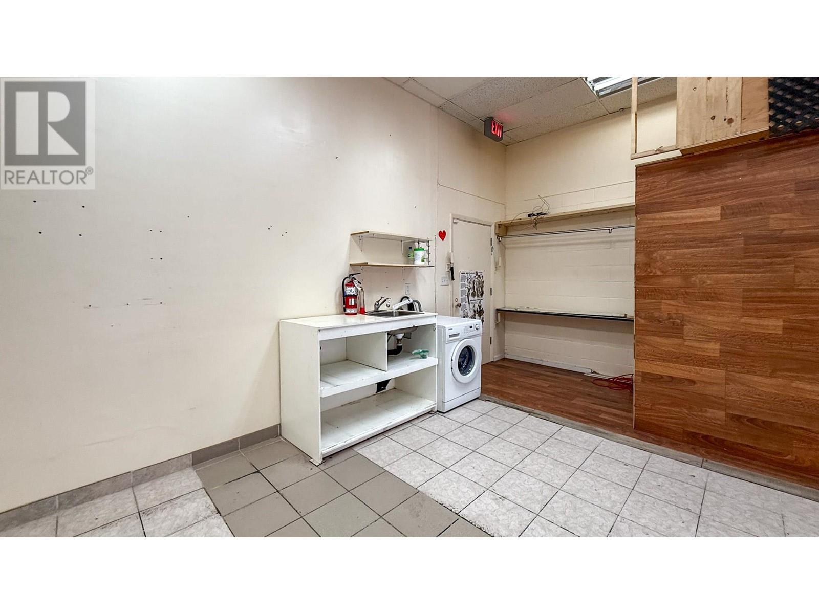 3406 31 Avenue Property Photo 3