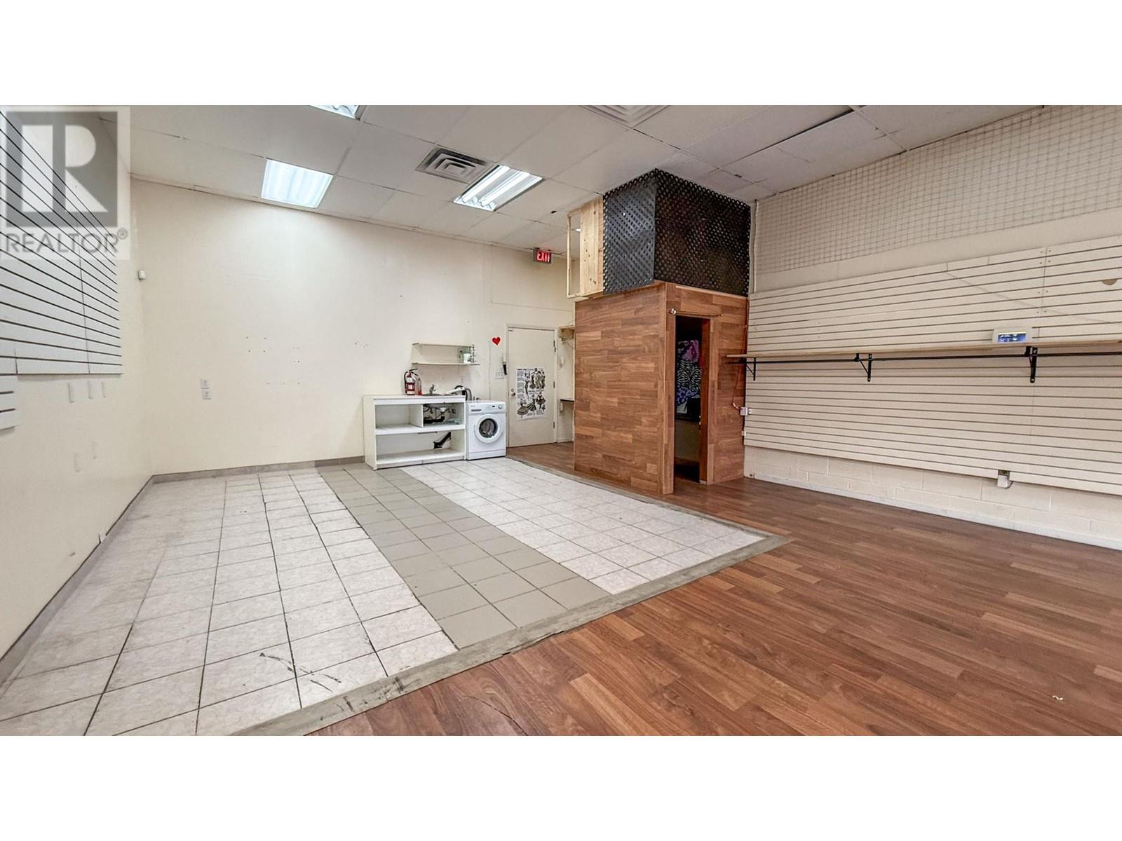 3406 31 Avenue Property Photo 4