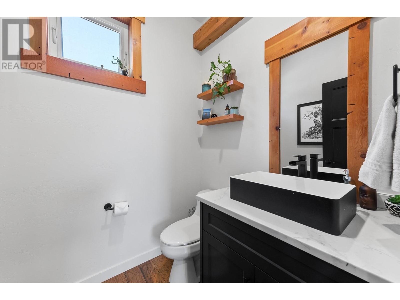1790 Begbie Road Property Photo 38
