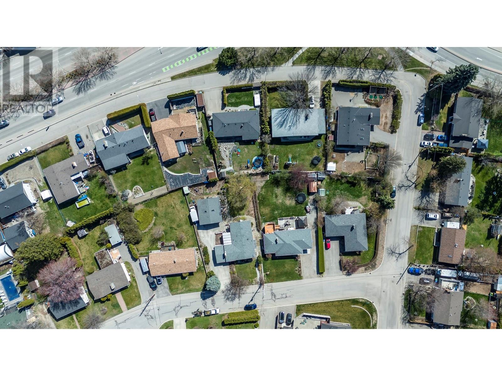 1880 Broadview Avenue Property Photo 2