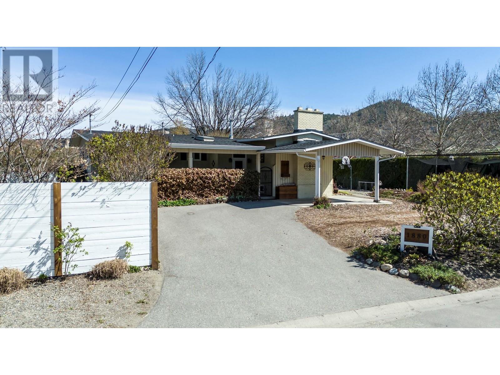 1880 Broadview Avenue Property Photo 25