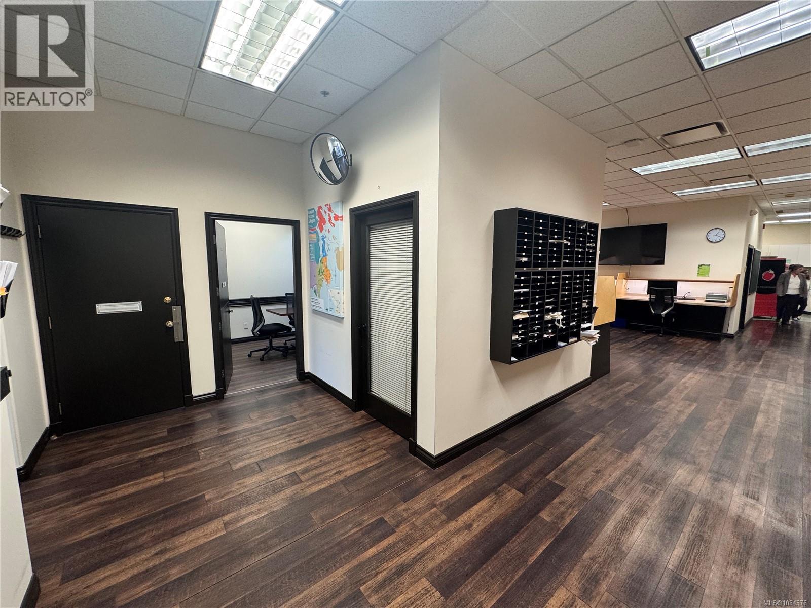 150 805 Cloverdale Ave Property Photo 6