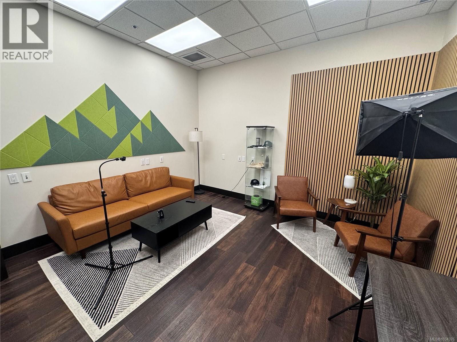 150 805 Cloverdale Ave Property Photo 9