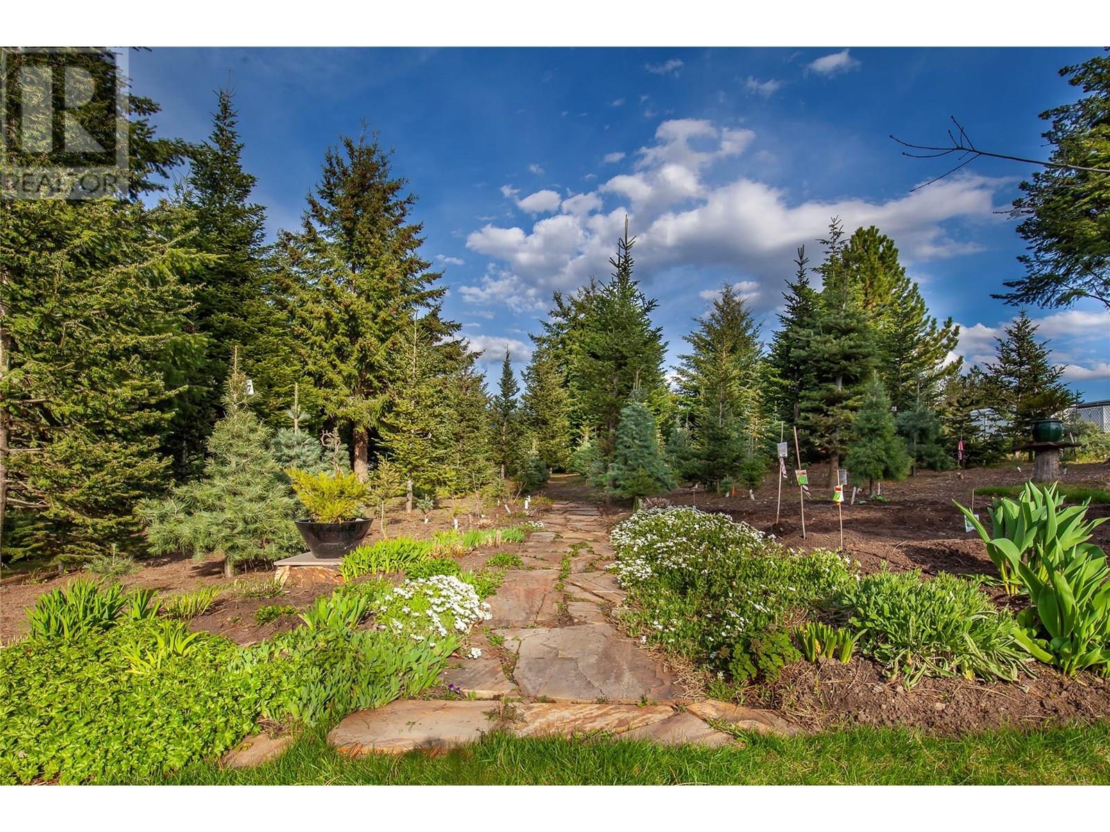 239 Stepping Stones Crescent Property Photo 10