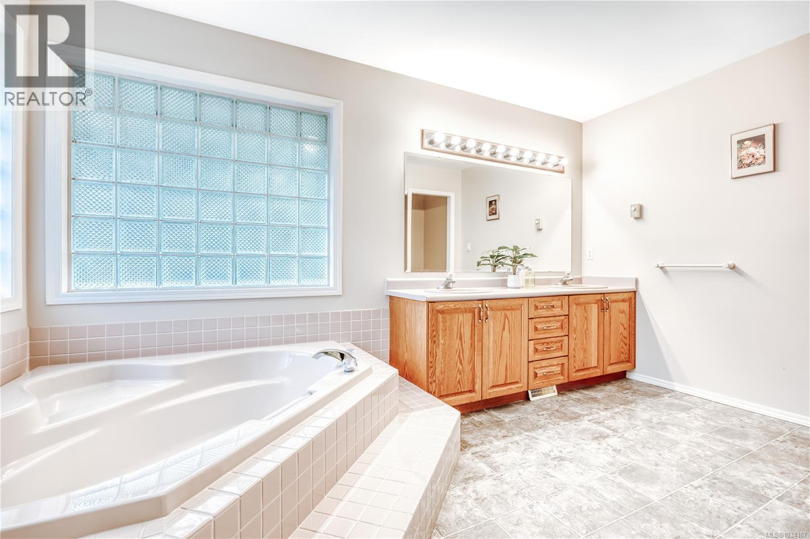 5352 Coastview Pl Property Photo 28
