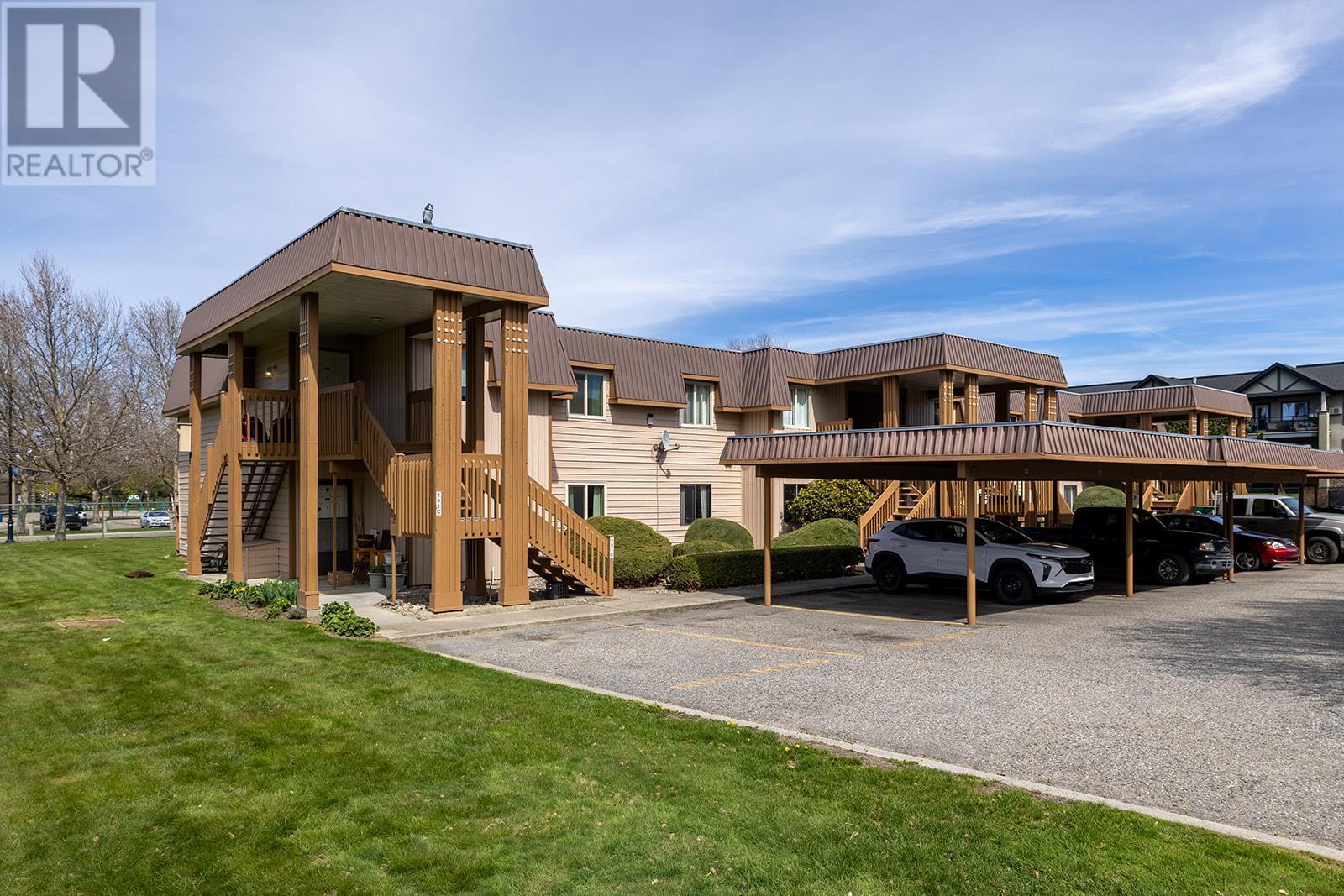 880 Badke Road Property Photo 1