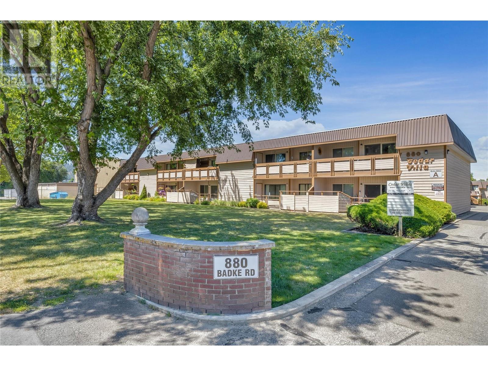 880 Badke Road Property Photo 4