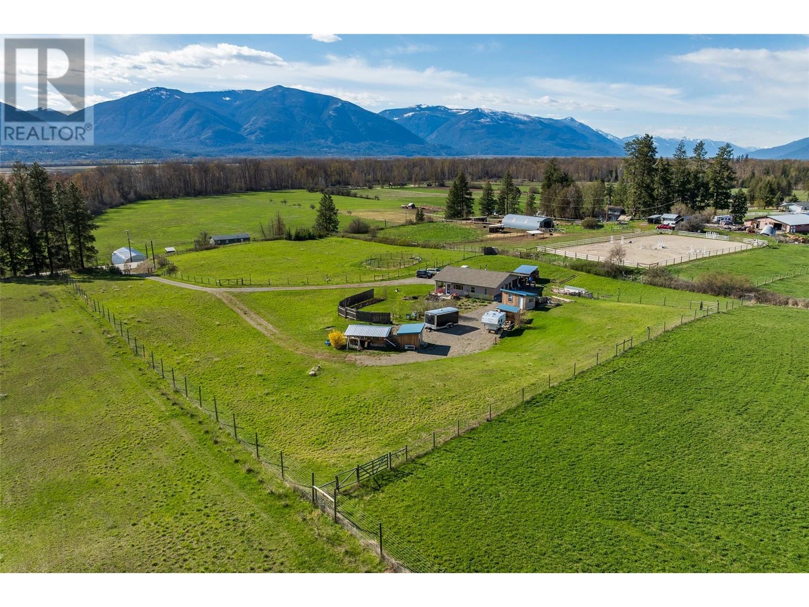 3800 21 Highway Property Photo 1