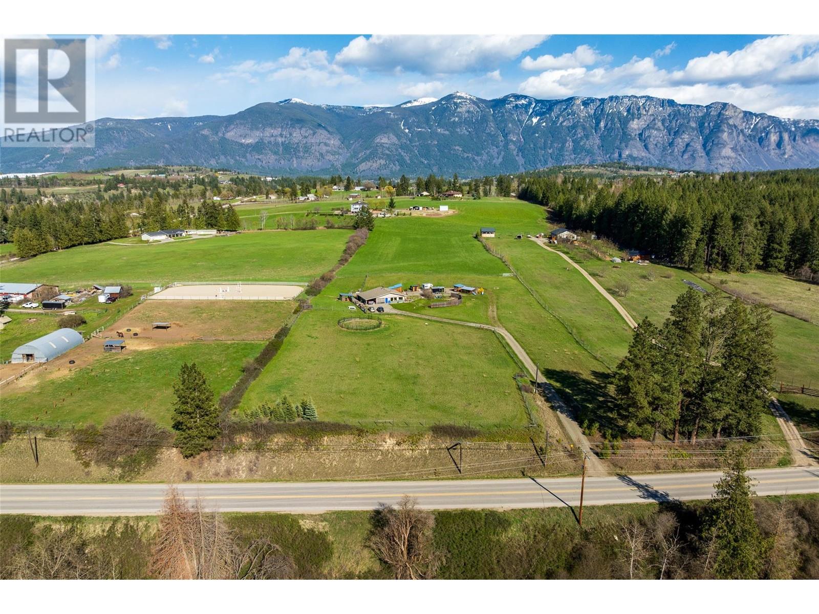 3800 21 Highway Property Photo 2