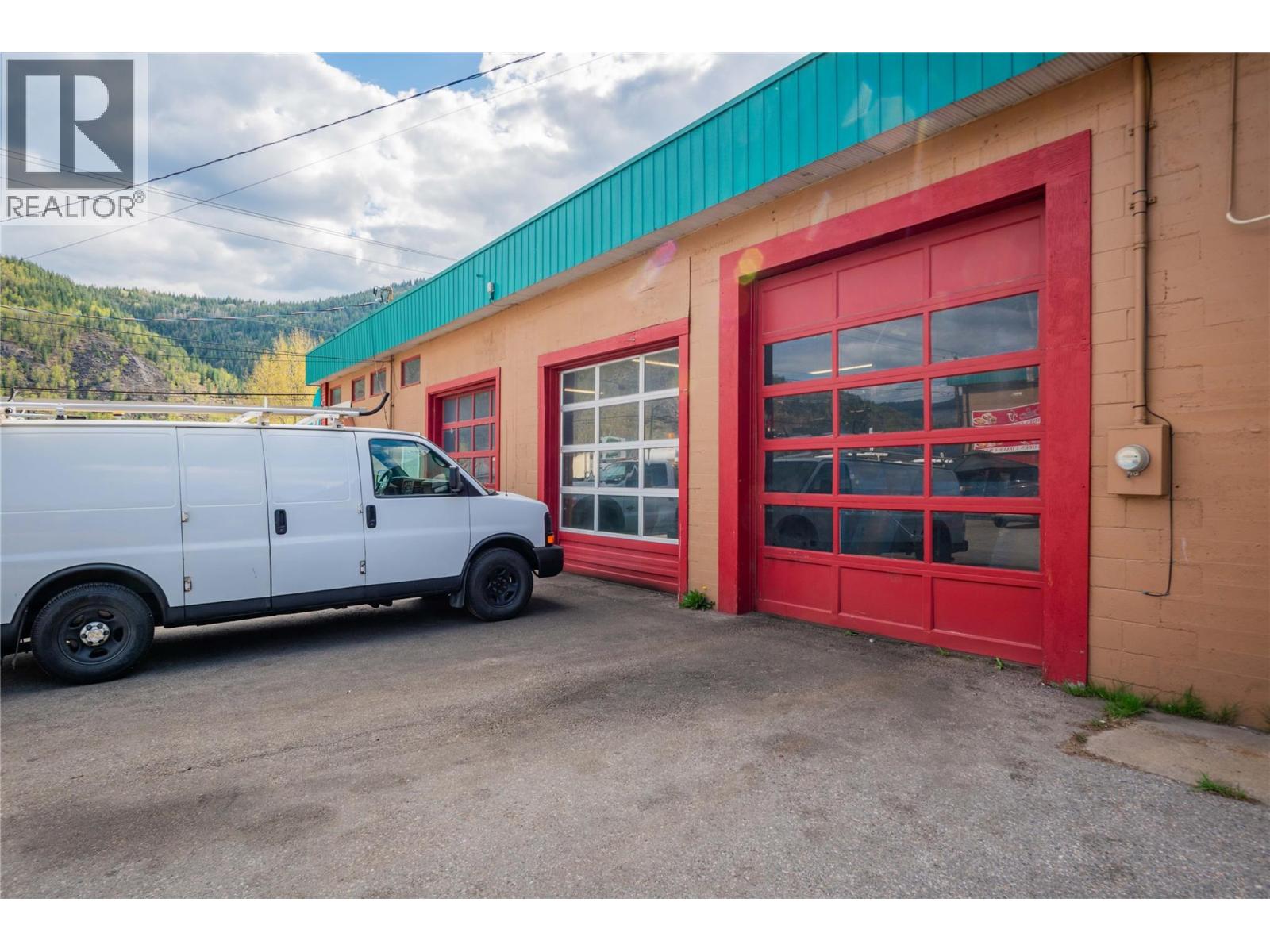 2865 B And 2929 Highway Drive Property Photo 27