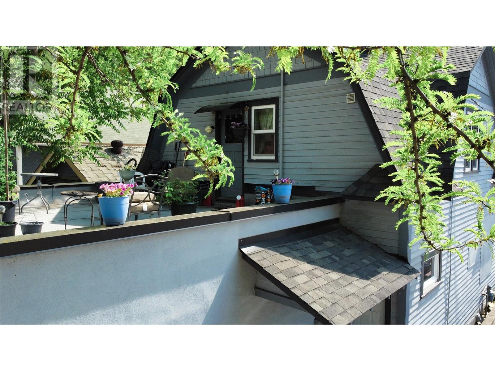 1560 Bay Avenue Property Photo 4
