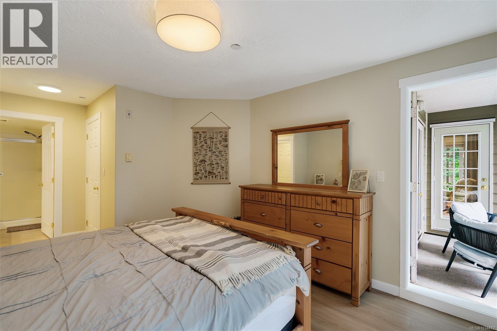 206 893 Hockley Ave Property Photo 17