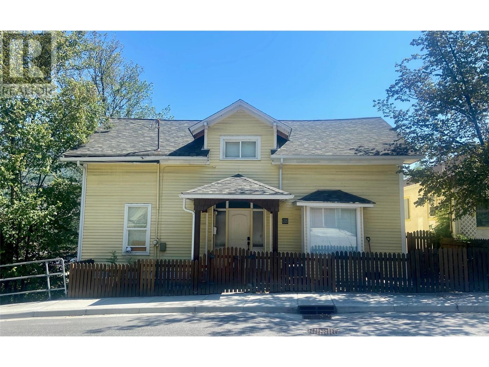 1205 Green Avenue Property Photo 1