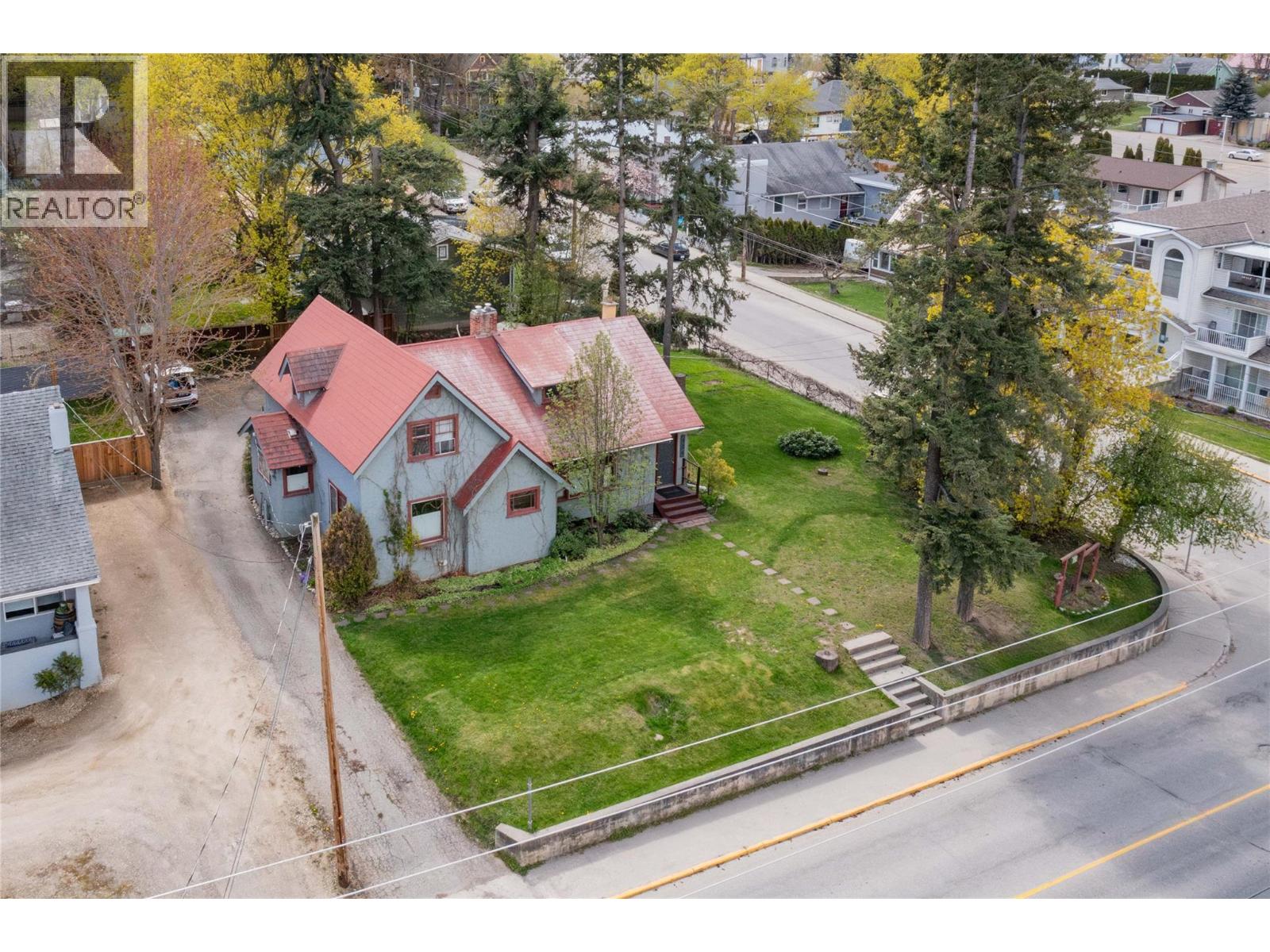 320 Okanagan Avenue SE Property Photo 1