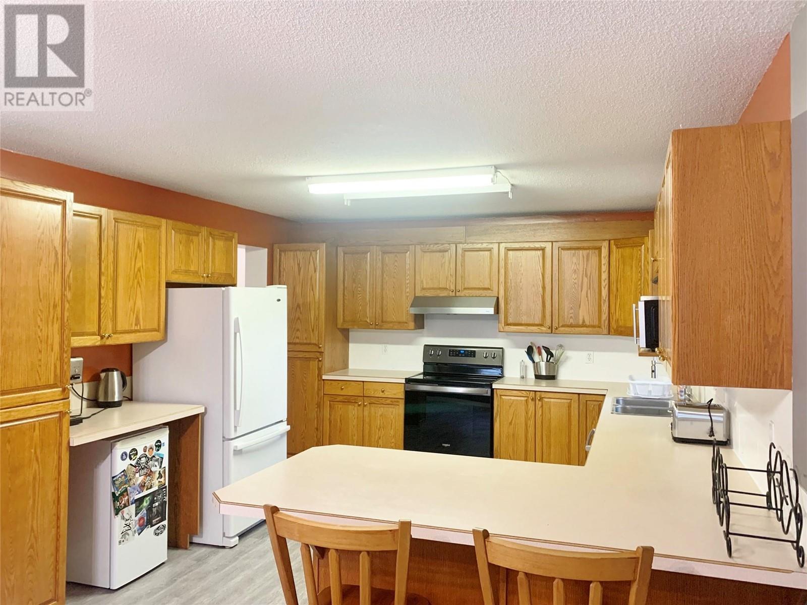 717 Victoria Road Property Photo 10