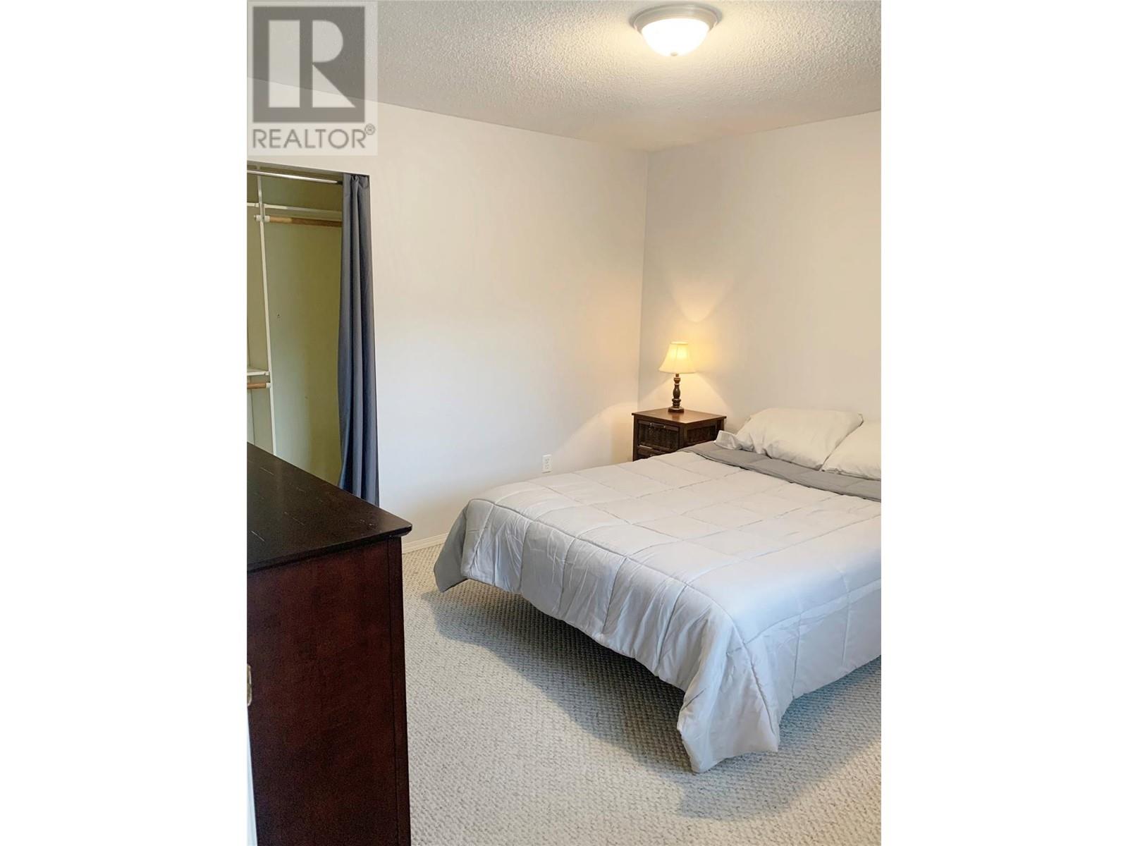 717 Victoria Road Property Photo 11