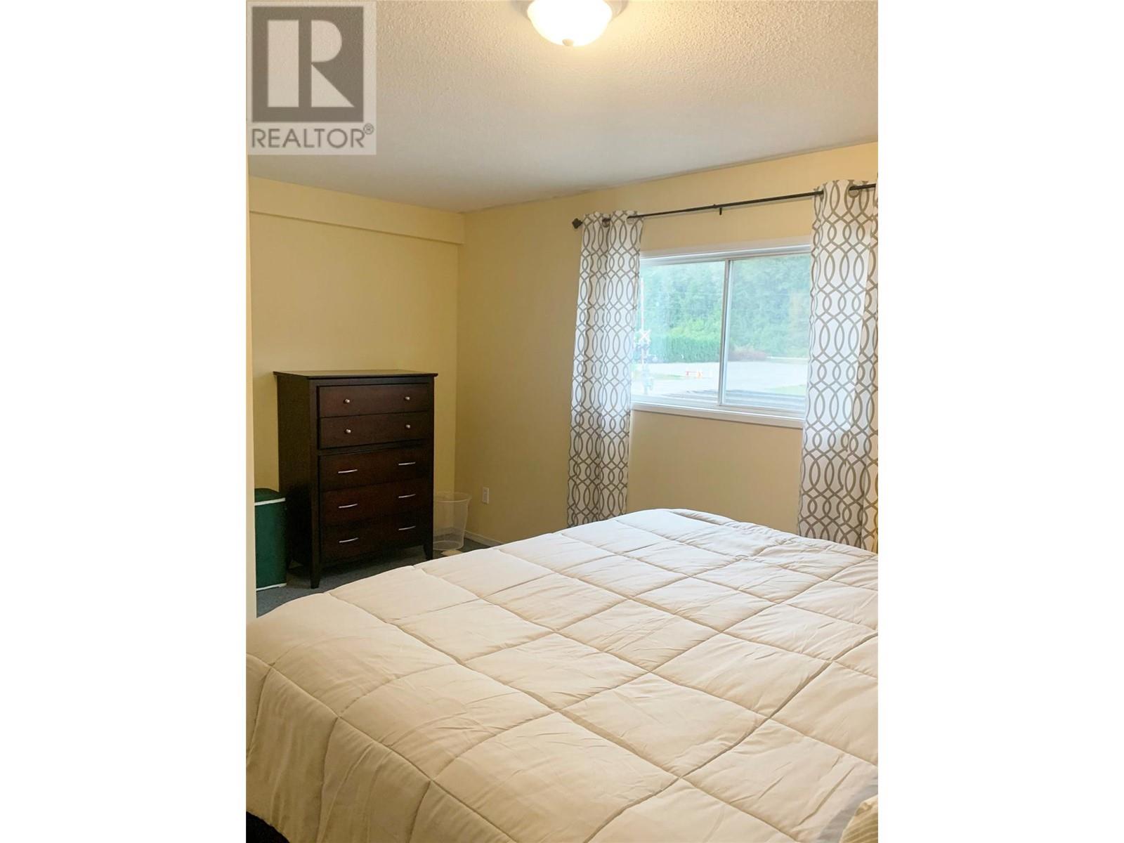 717 Victoria Road Property Photo 17