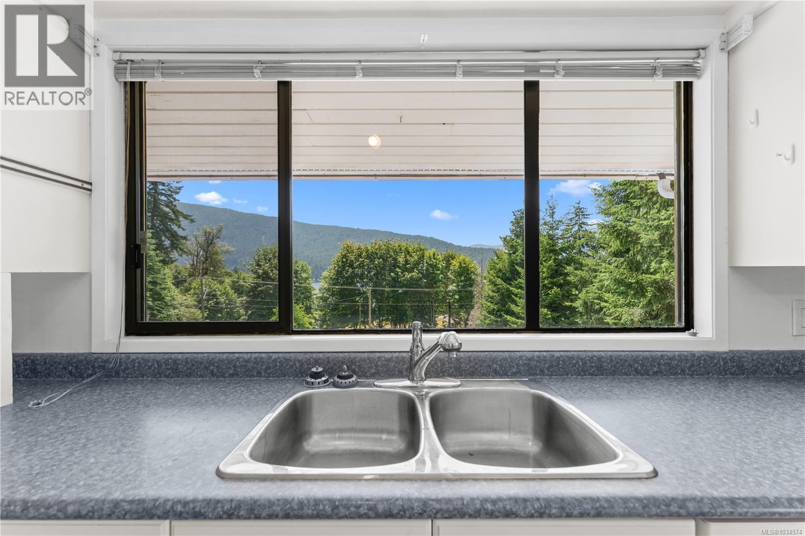 9871 Youbou Rd Property Photo 10