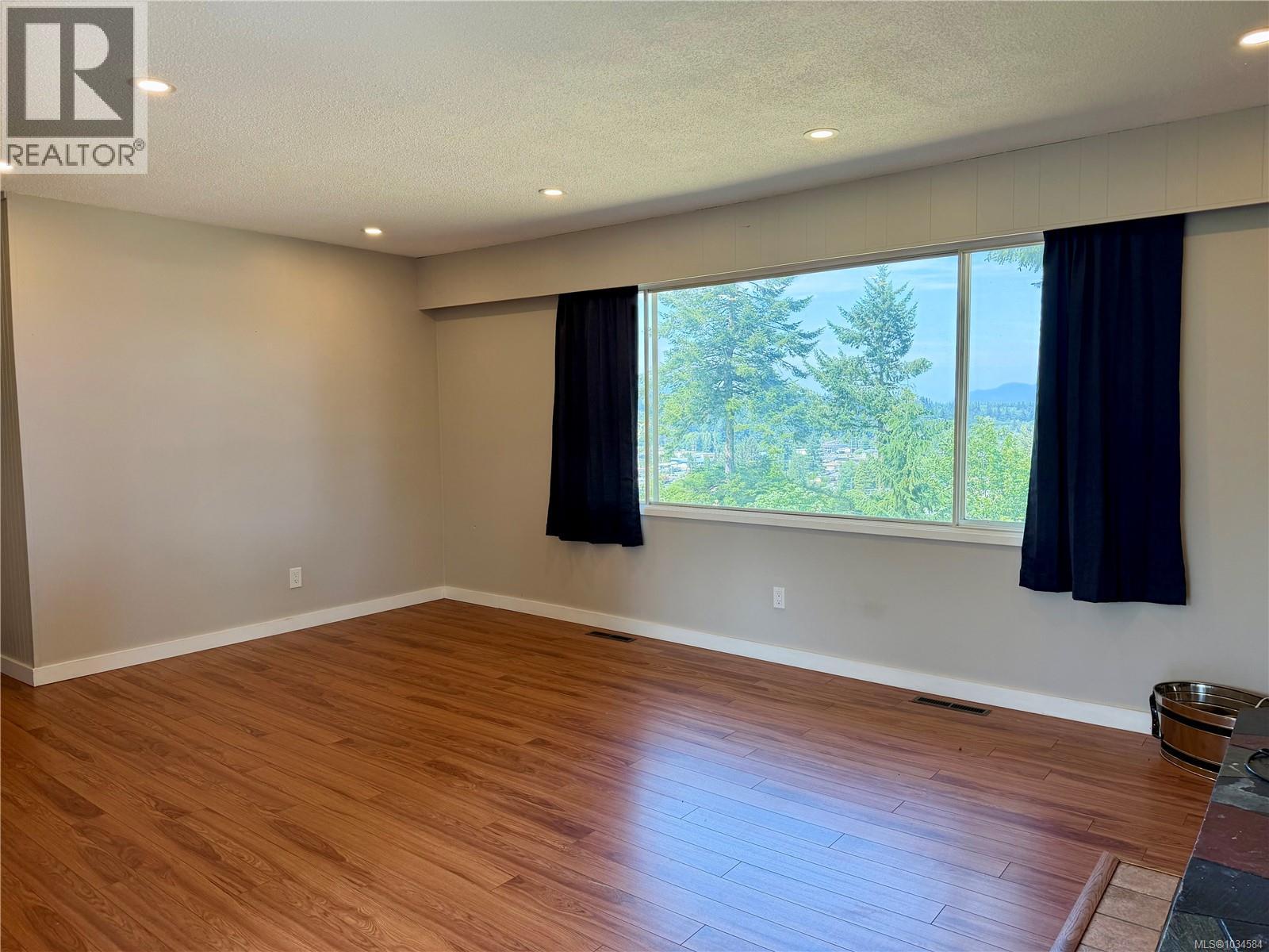 1820 Treelane Rd Property Photo 11