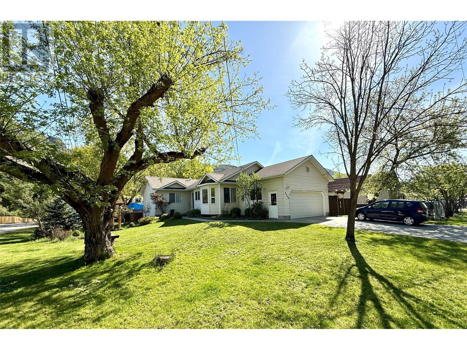 8390 RIVERSIDE Drive Property Photo 1
