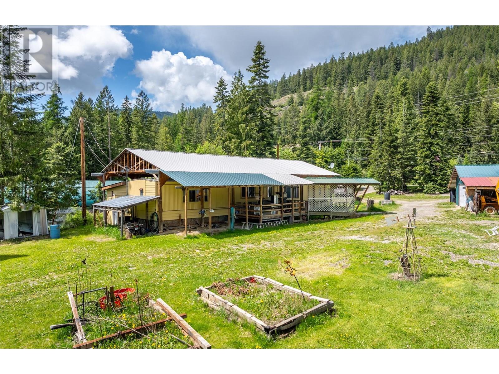 4717 Goat River North Road Property Photo 1
